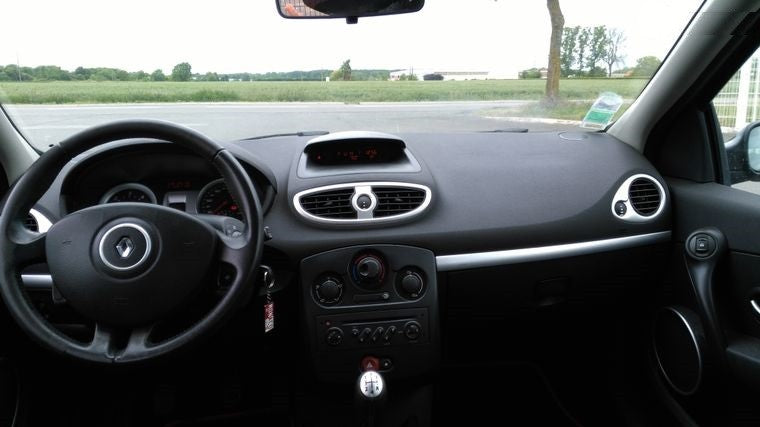 Renault Clio 3 1.5 dCi 68 ch 5 portes 2005 