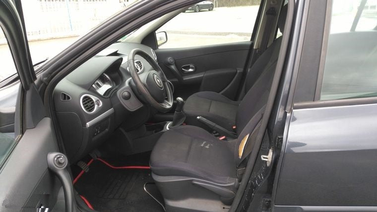 Renault Clio 3 1.5 dCi 68 ch 5 portes 2005 