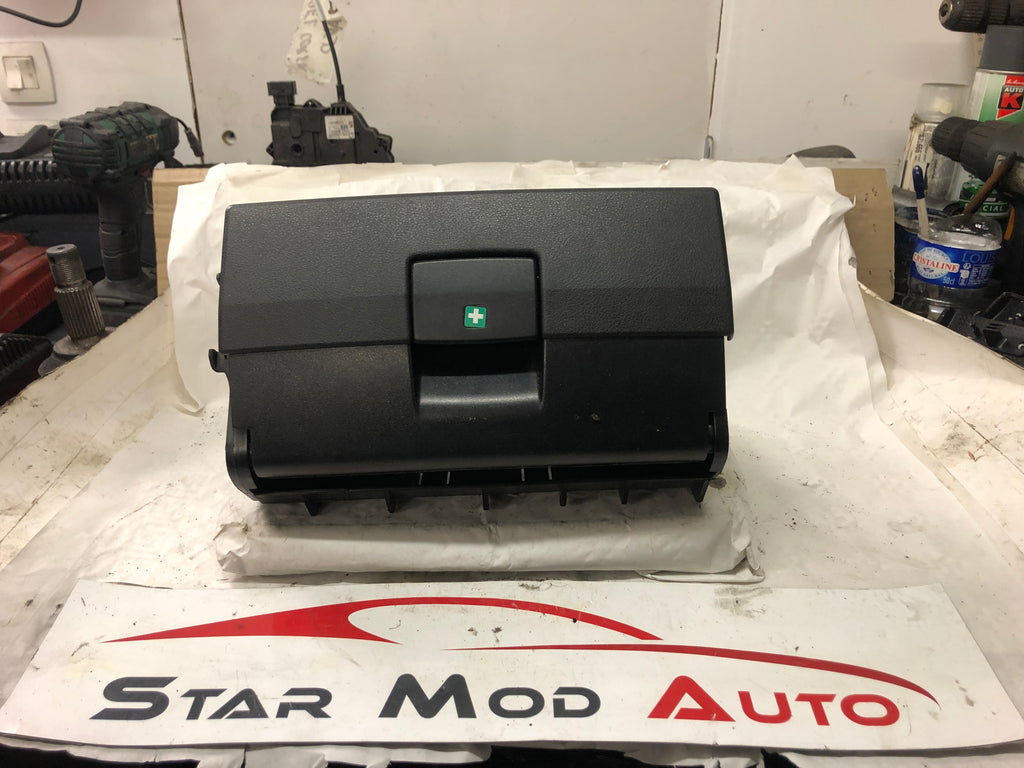 boite de rangement siège avant Audi a3 8p année 2008