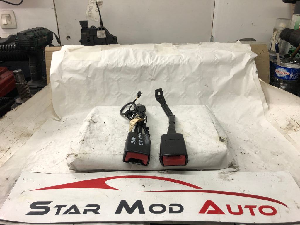 boucle de ceinture avant gauche avant droit Audi a3 8p année 2006