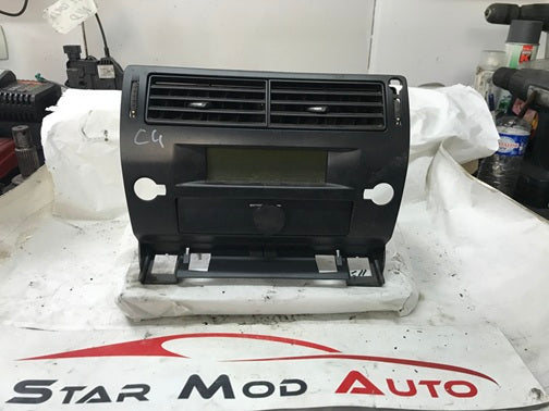 grille d arriération avec afficheur centrale Citroën c4 berline année 2008