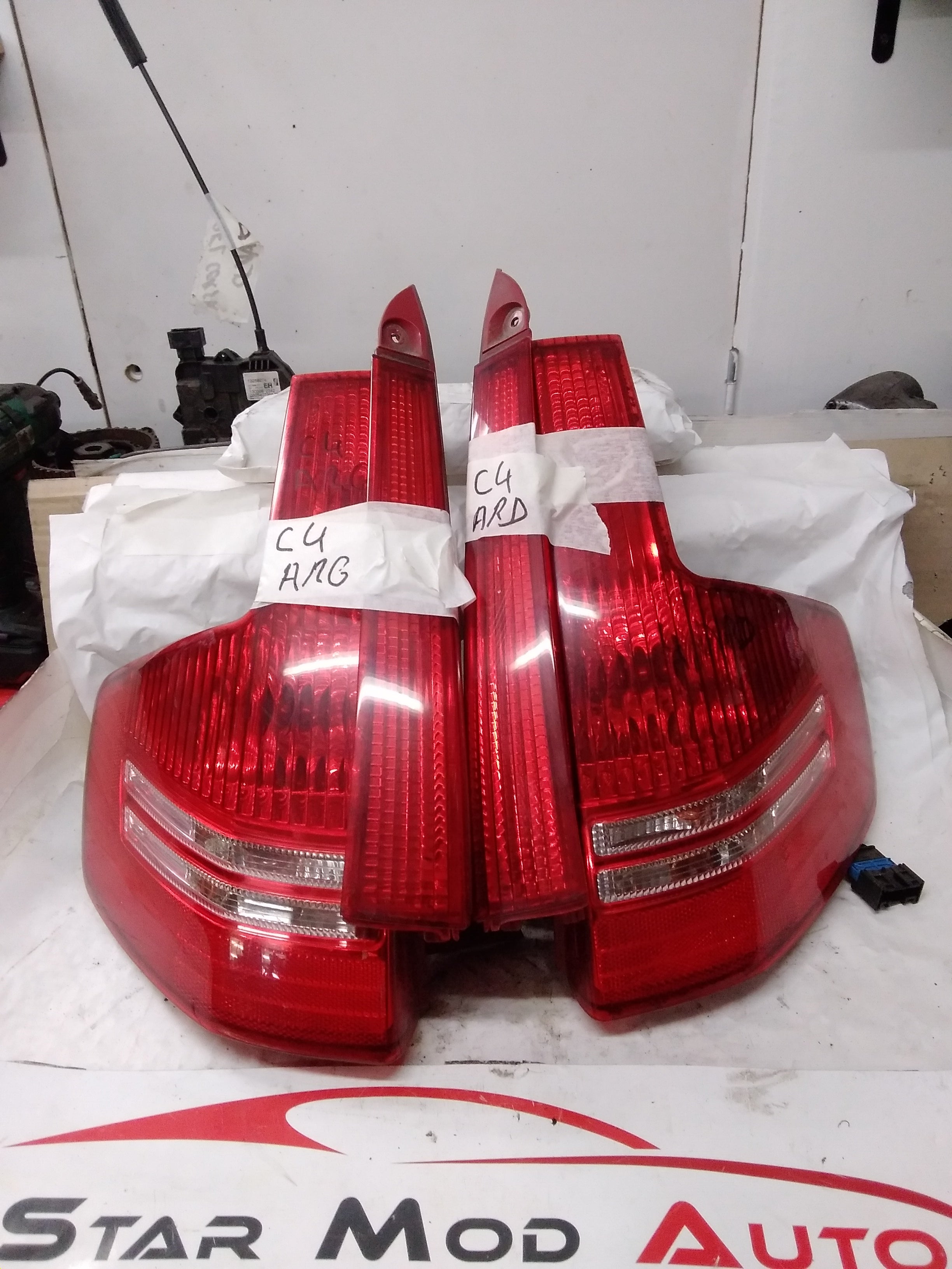 feux arrière gauche et droit Citroën c4 berline phase 2 année 2009