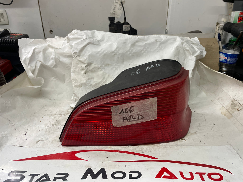 feux arrière gauche arrière droit Peugeot 106 phase 1 année 2001