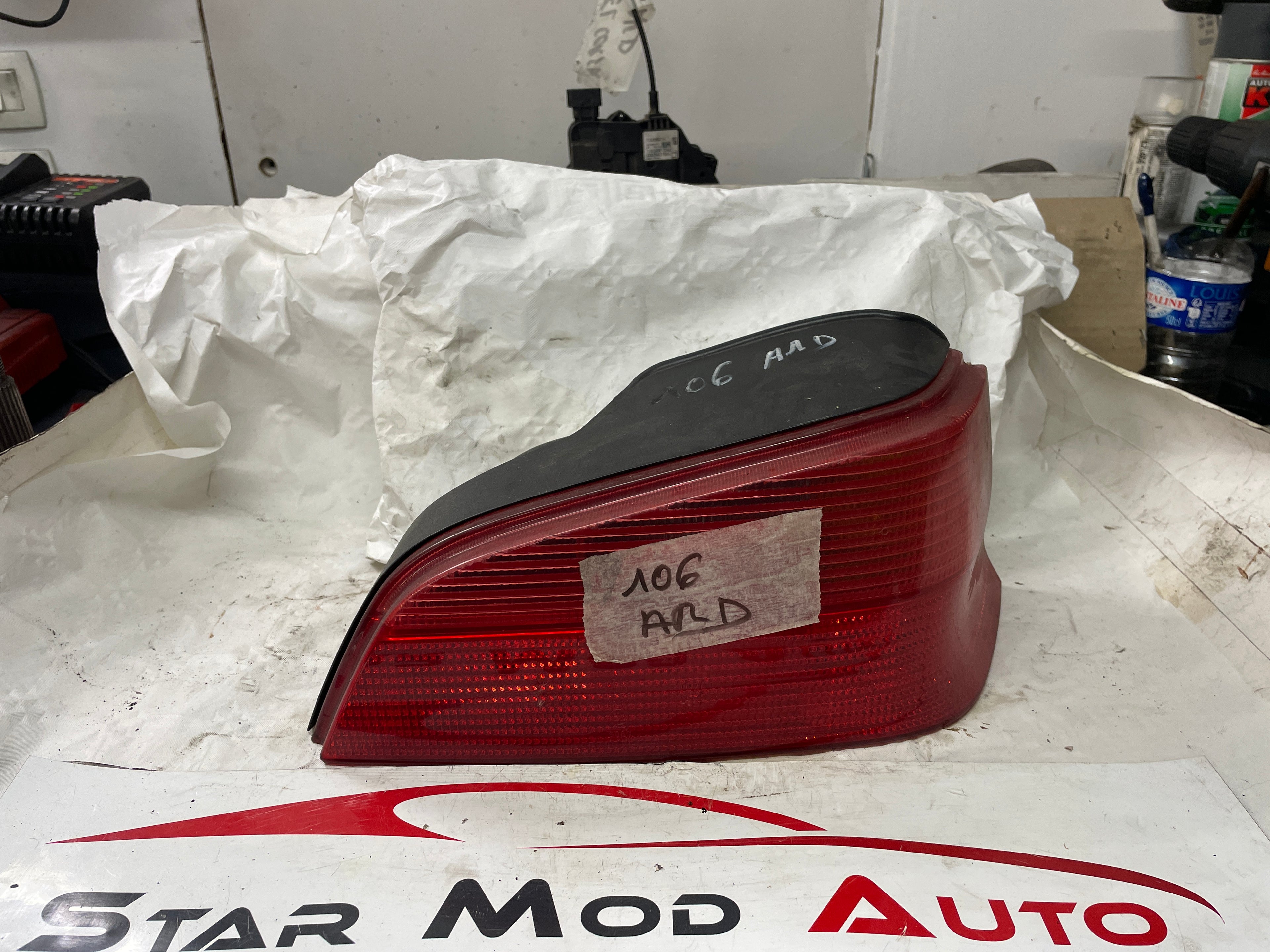 feux arrière gauche arrière droit Peugeot 106 phase 1 année 2001