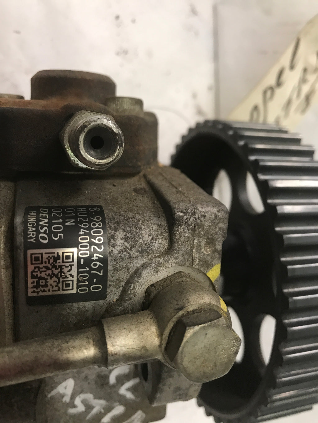 Pompe injection Opel Astra j 1.7 cdti année 2012