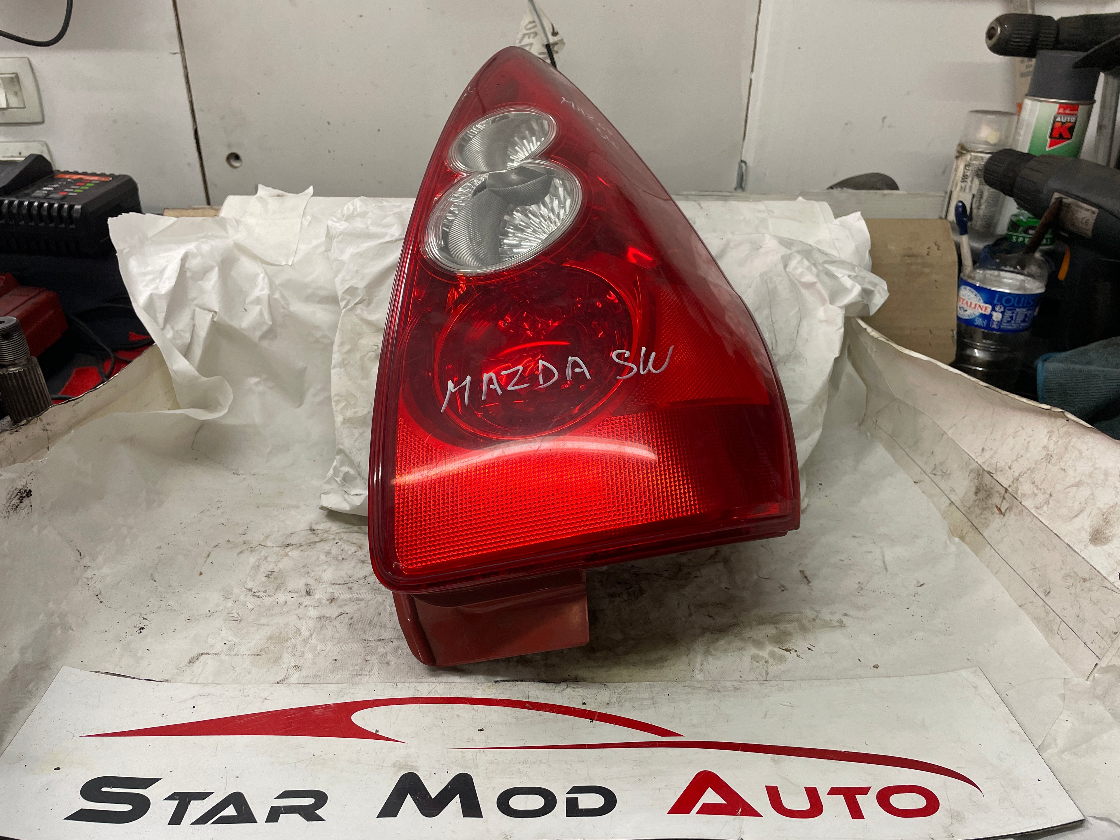feux arrière droit Mazda 5 sw année 2006