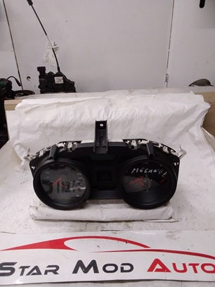 compteur kilométriques Renault Megane 2  année 2007 réf 8200399693 D