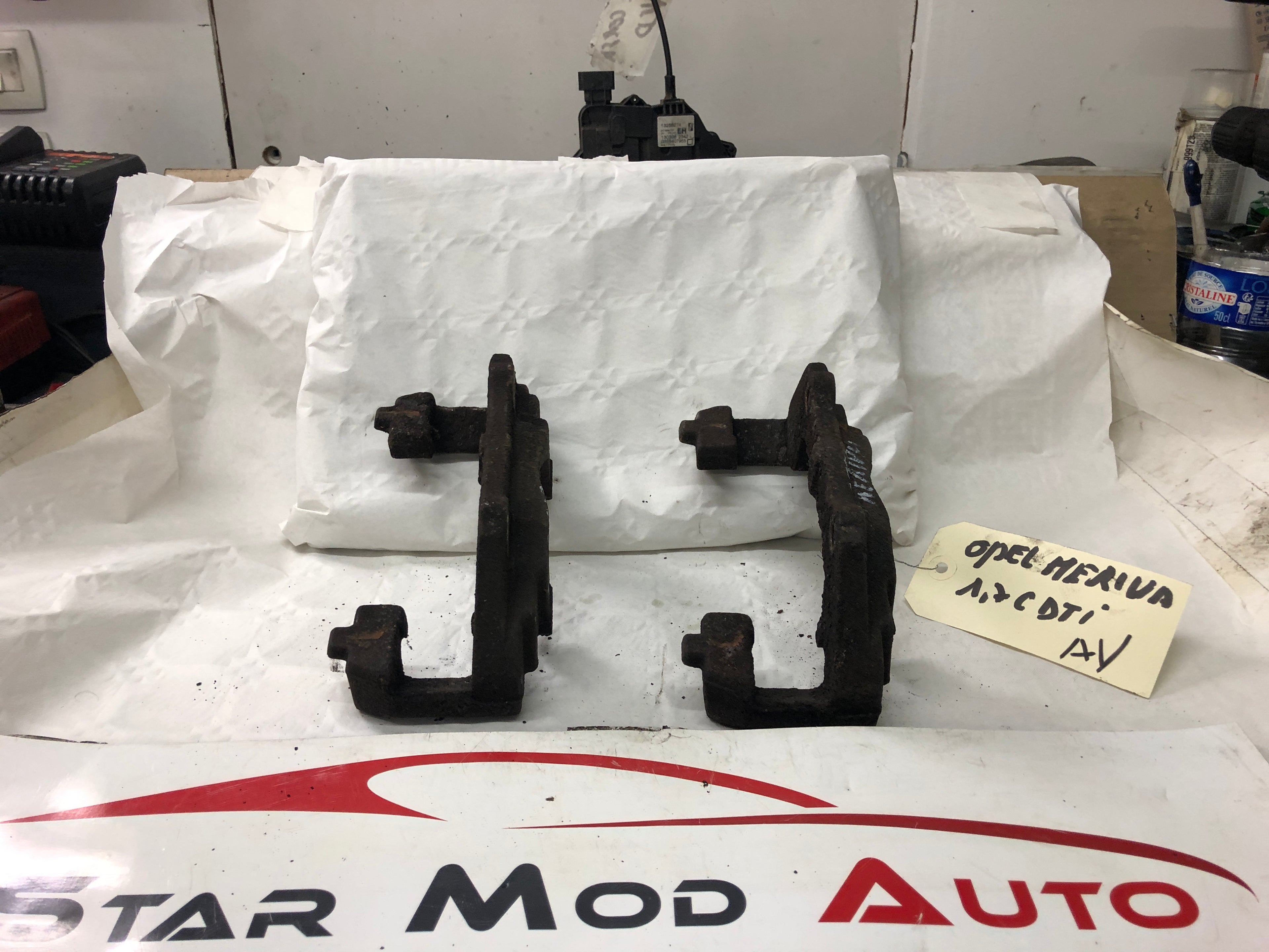 support étrier de frein avant gauche et droit Opel meriva 1.7 cdti année 2006