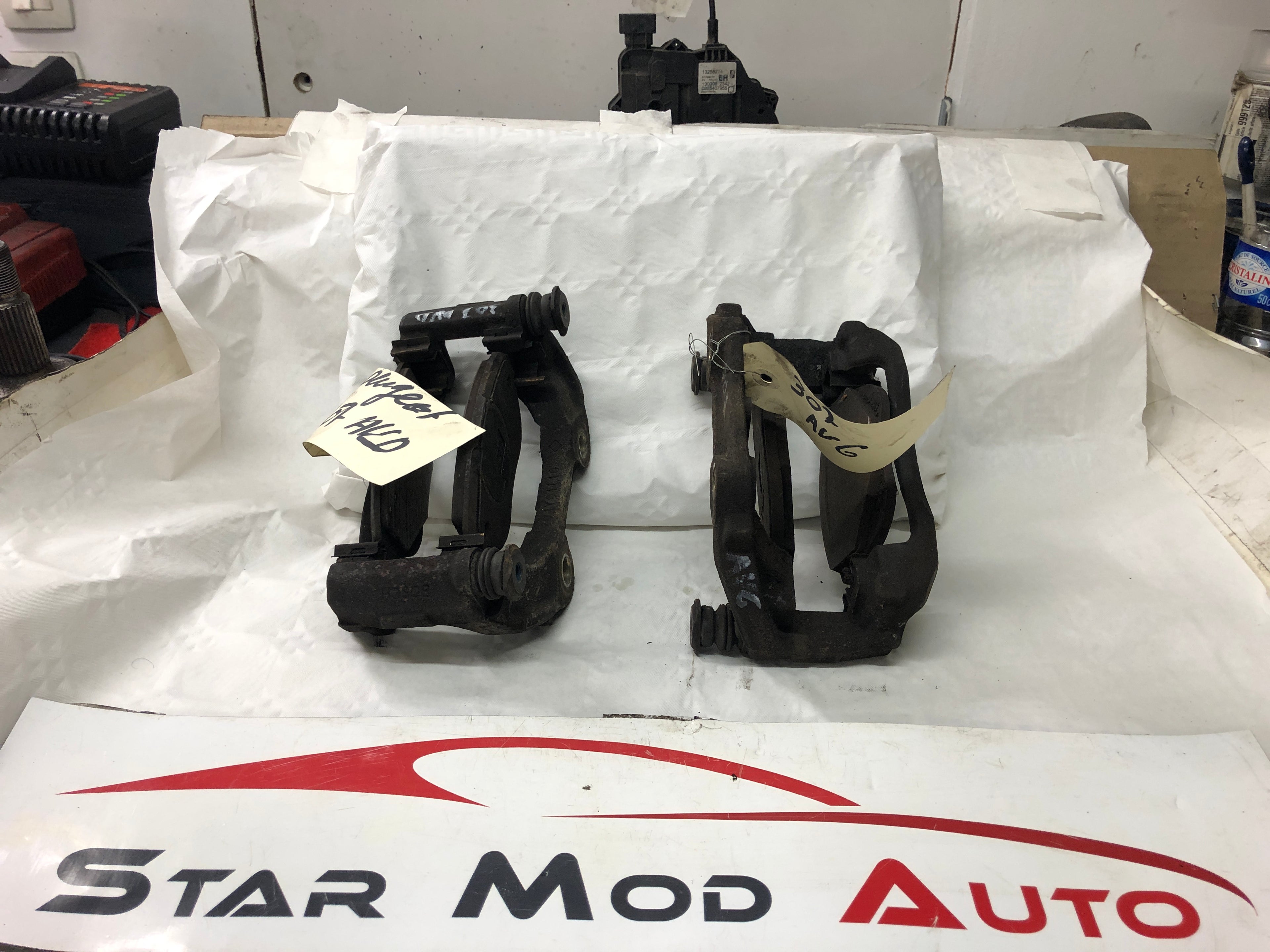 support étrier de frein avant gauche et droit Peugeot 307 1.6 hdi année 2006