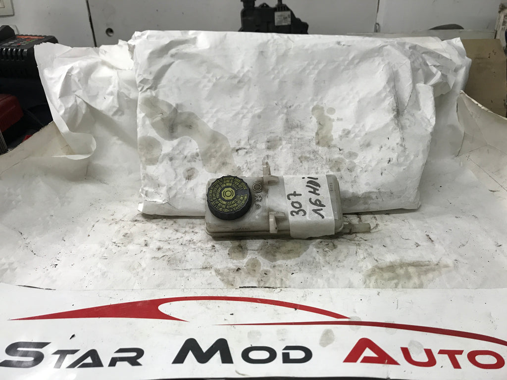 réservoir  de liquide de frein Peugeot 307 1.6 hdi année 2006