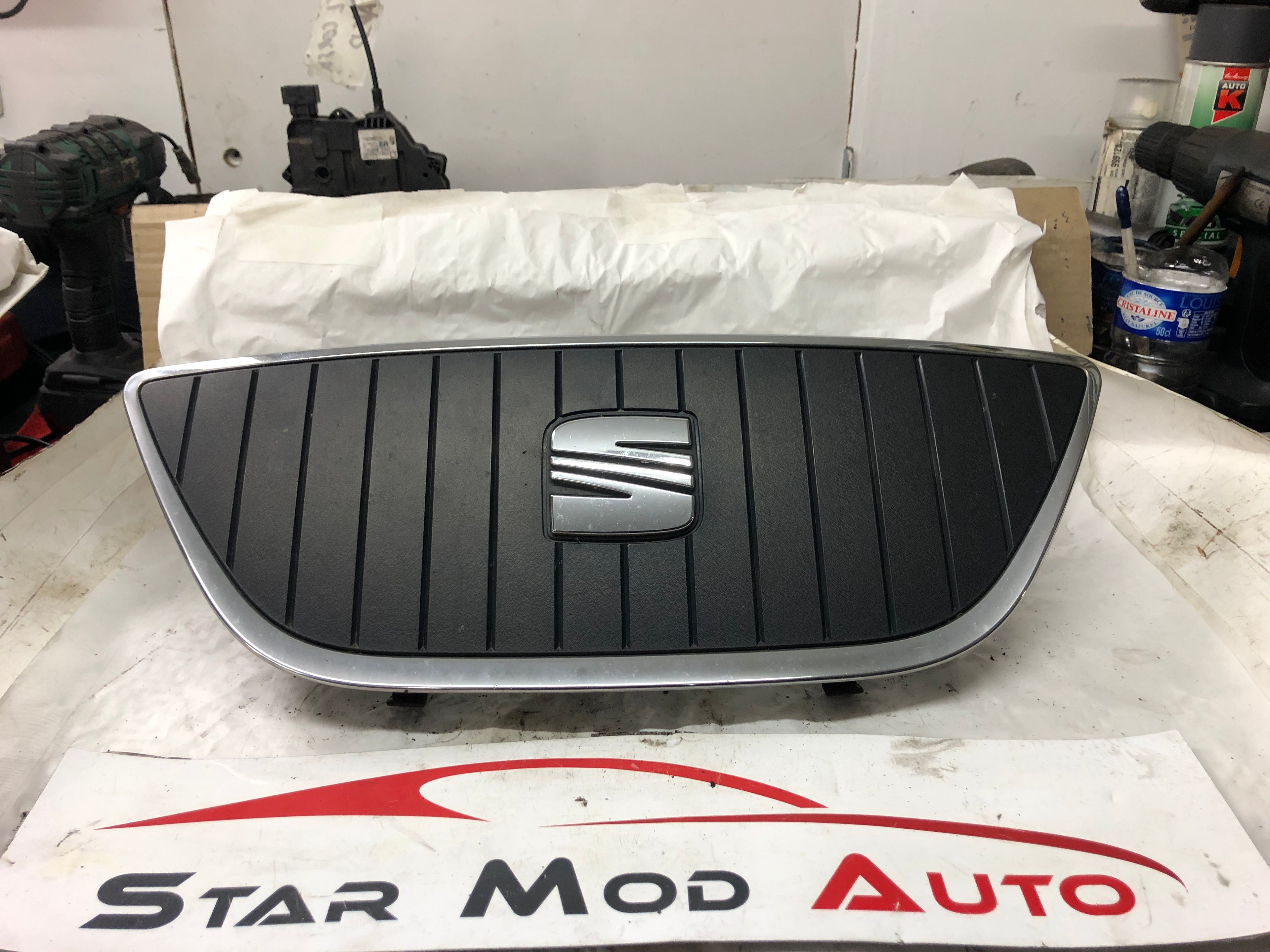 calandre   de par choc supérieur  avant Seat Ibiza année 2012