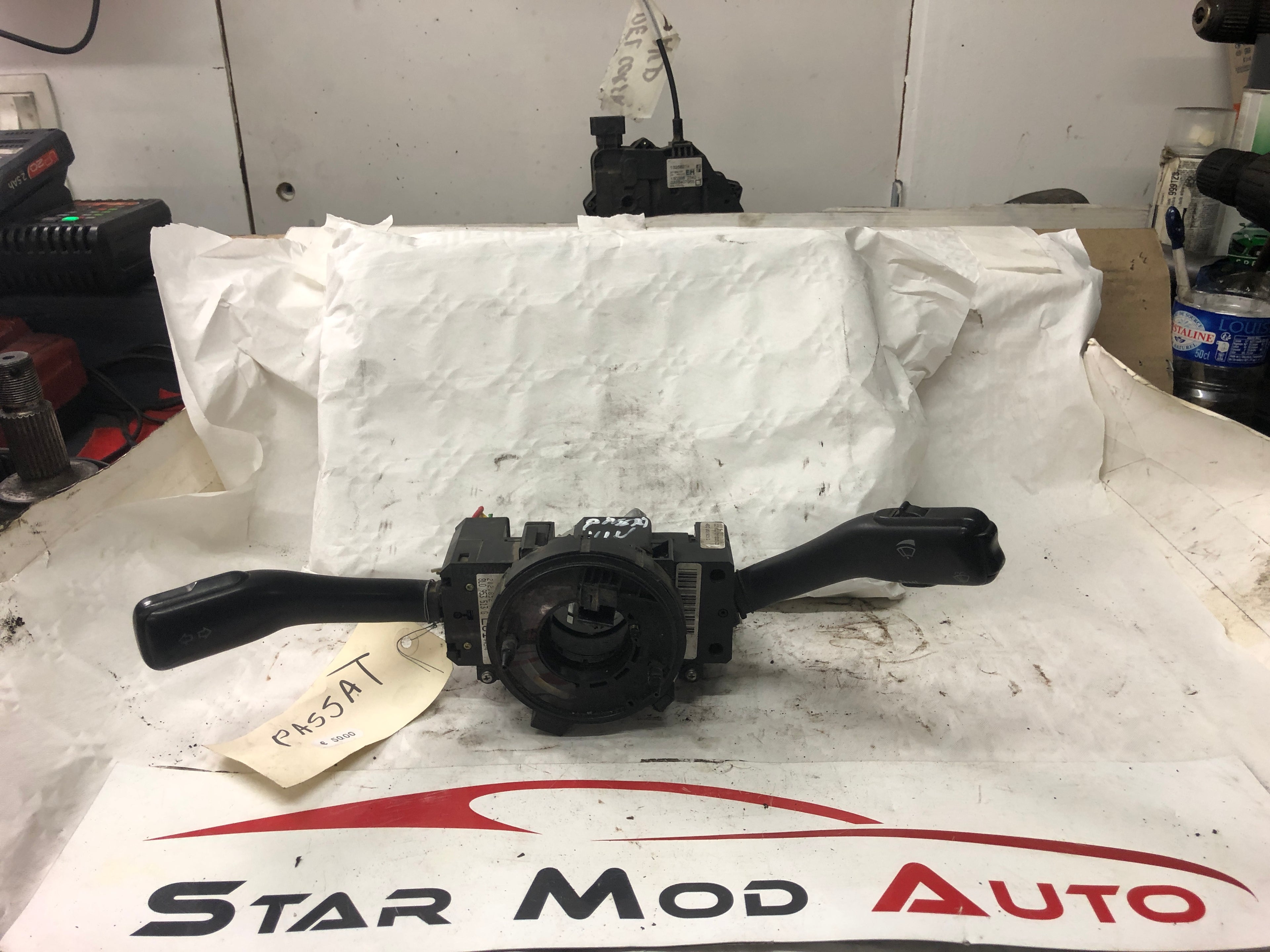 commodo com 2000 Volkswagen passât année 2003 réf 8L953513G